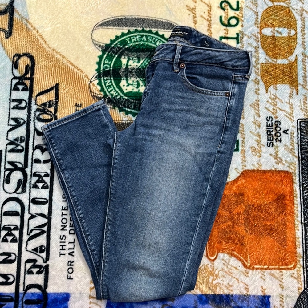Lucky Jeans 8/29